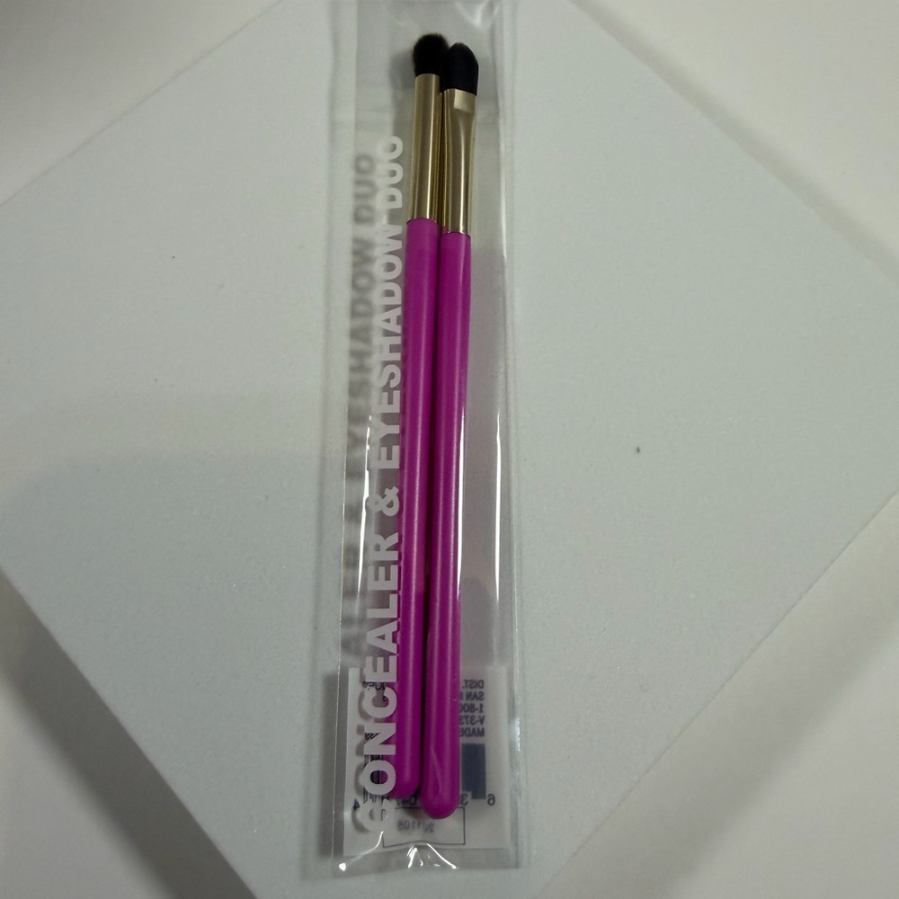 🩷5/$10 Pink Concealer & Eyeshadow Brush Duo